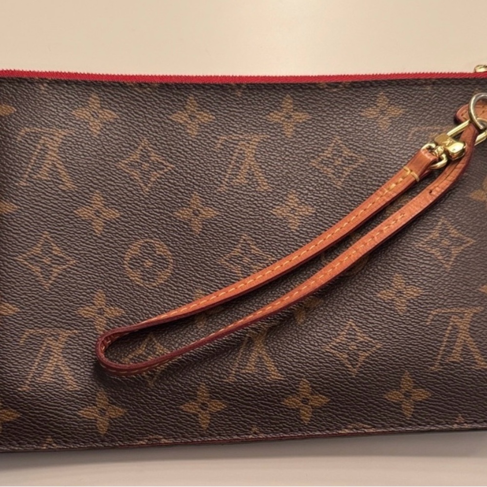 Pouchette Louis Vuitton MM cherry red